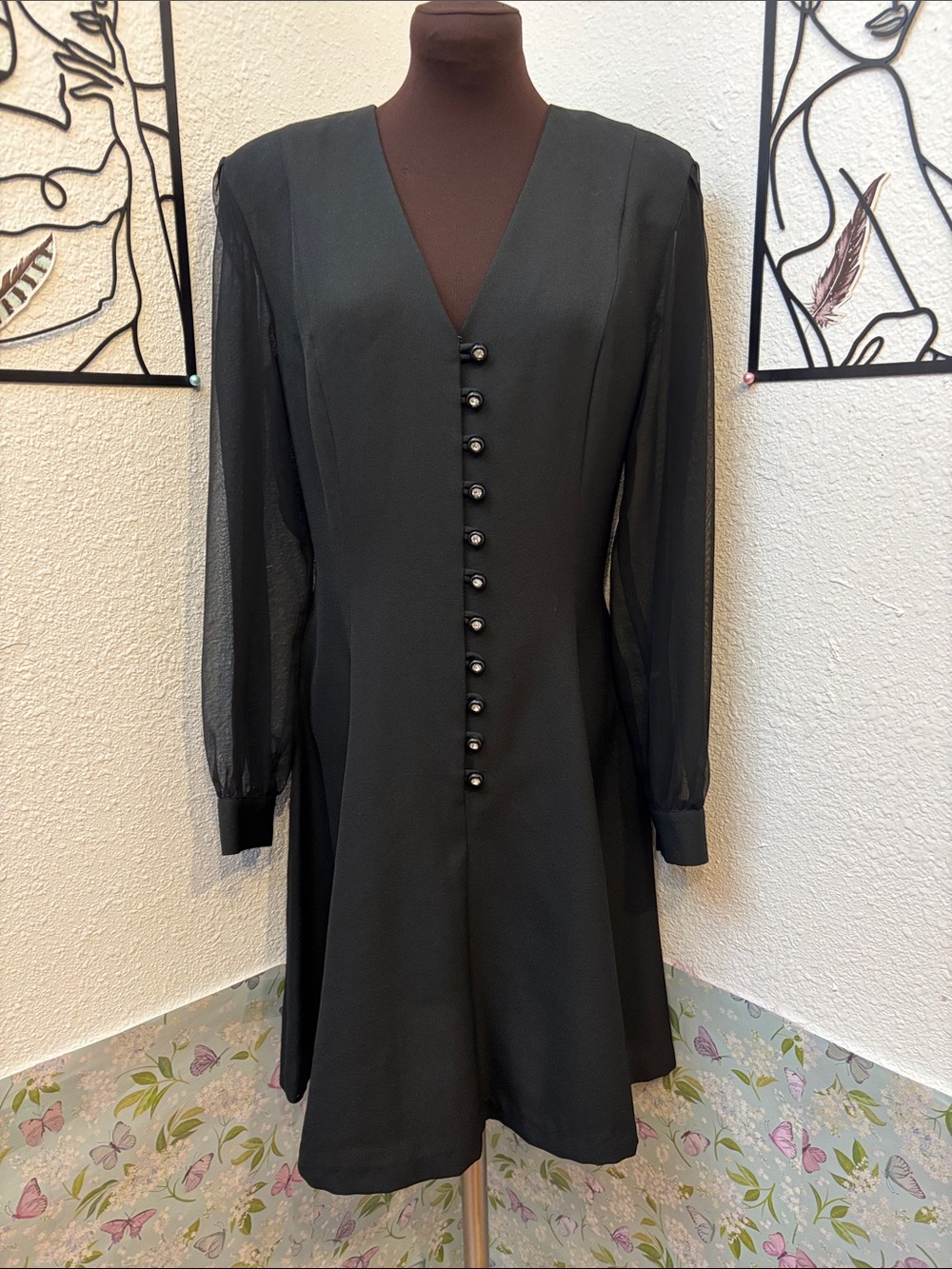Vintage 1980’s Positively Ellyn elegant black V-neck midi dress. Size 10